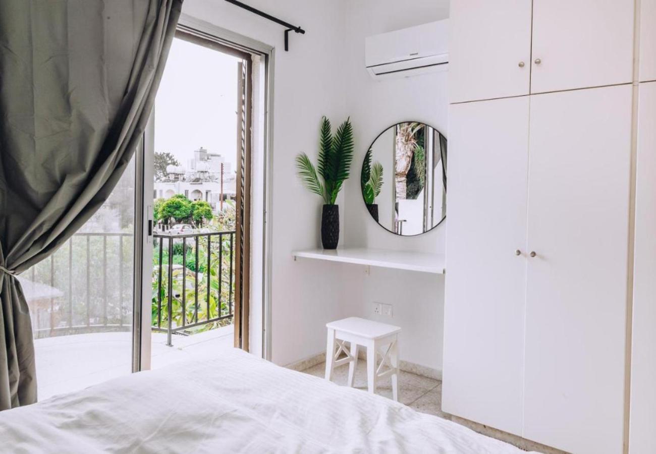 H&O Royal Townhouse In Center Paphos Apartamento Exterior foto