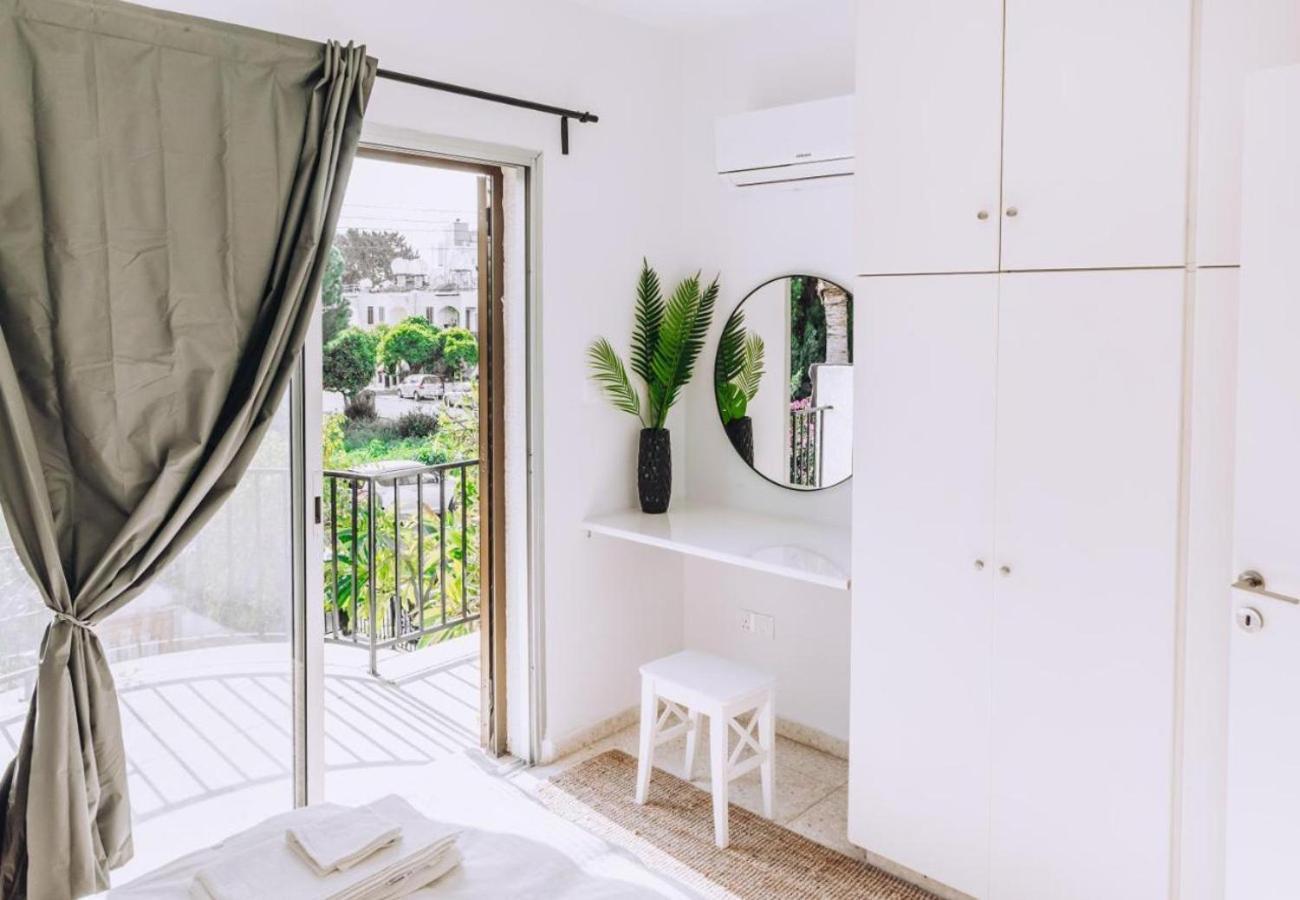 H&O Royal Townhouse In Center Paphos Apartamento Exterior foto