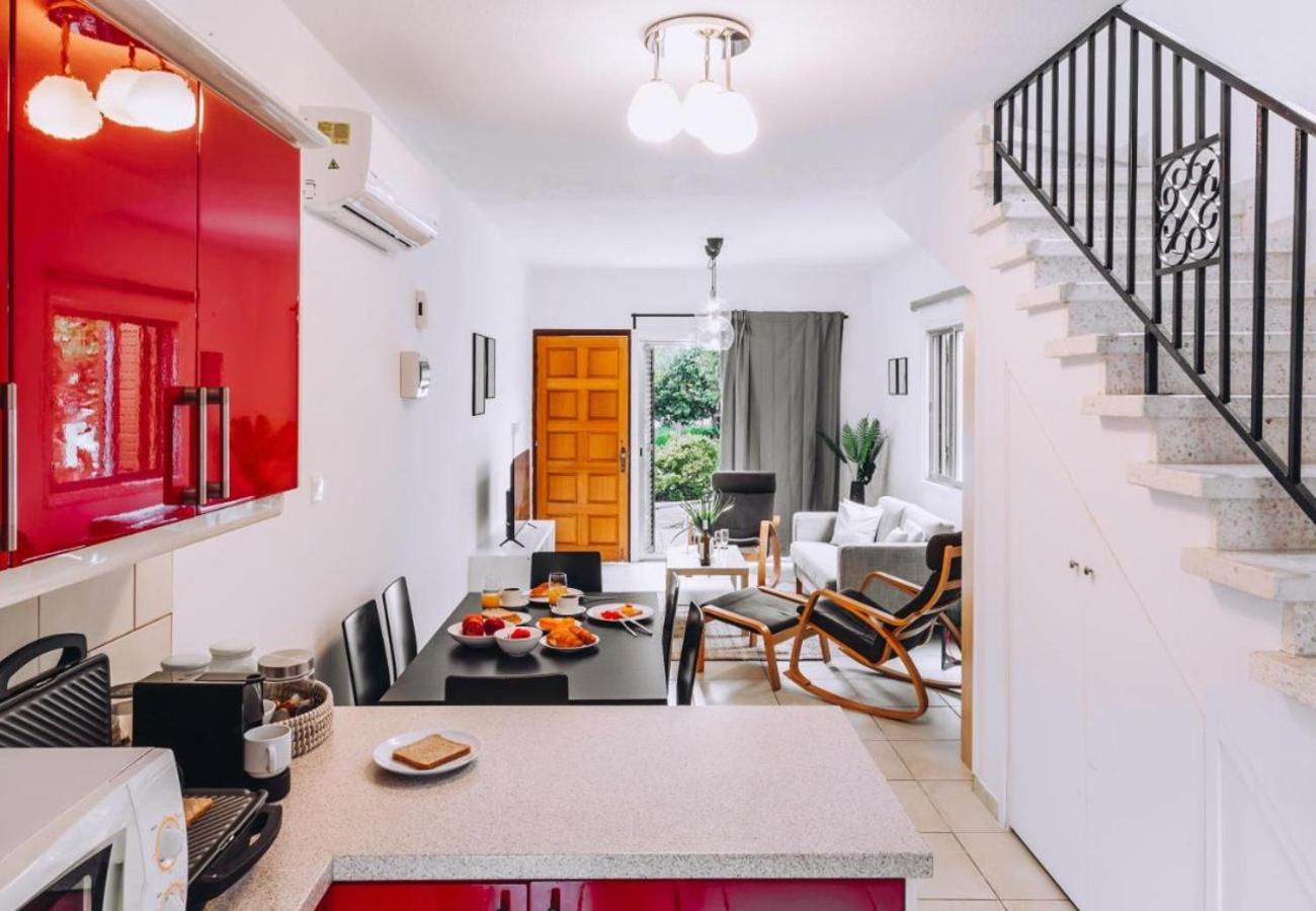 H&O Royal Townhouse In Center Paphos Apartamento Exterior foto