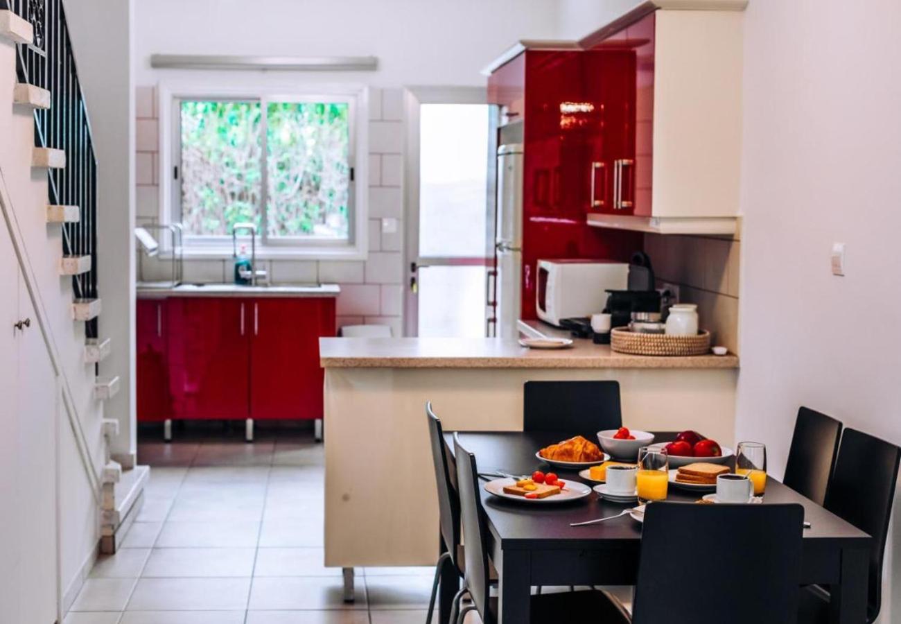 H&O Royal Townhouse In Center Paphos Apartamento Exterior foto