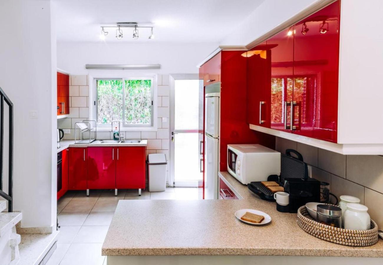 H&O Royal Townhouse In Center Paphos Apartamento Exterior foto