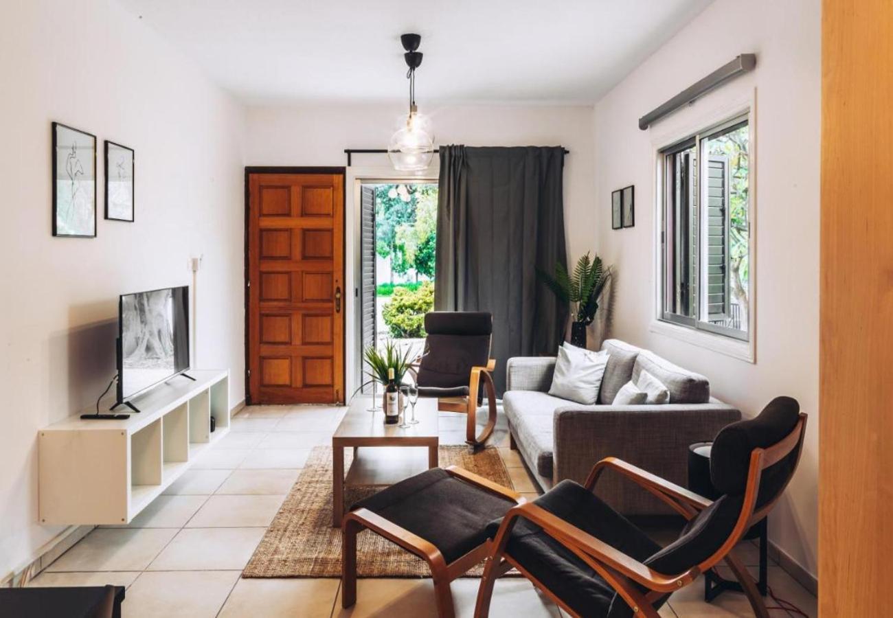H&O Royal Townhouse In Center Paphos Apartamento Exterior foto